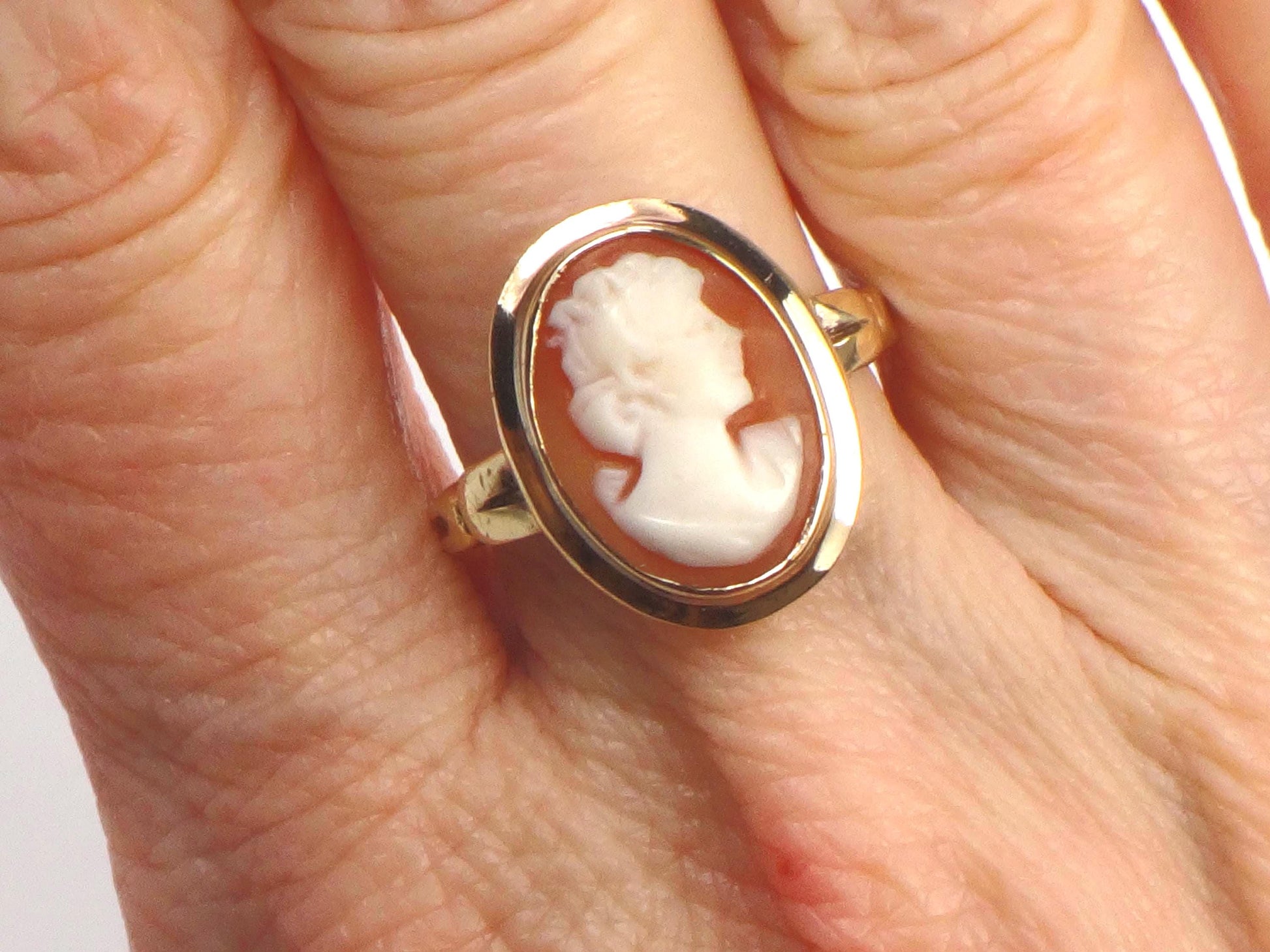 Vintage 10k Yellow Gold Cameo Ring: 1960's Oval Carved Shell, Size 6.25