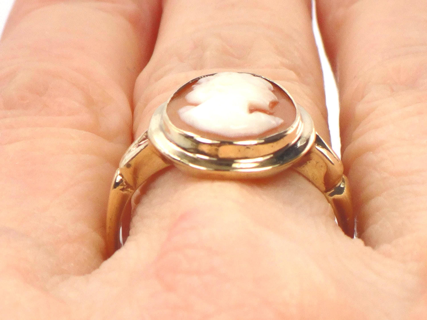 Vintage 10k Yellow Gold Cameo Ring: 1960's Oval Carved Shell, Size 6.25