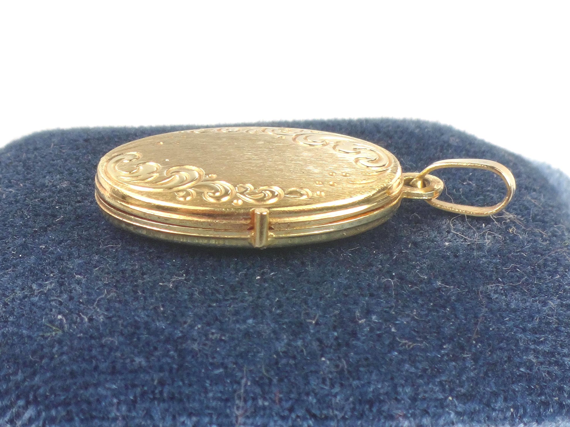 Vintage Art Nouveau Style Gold Locket, 19.2k Portuguese Oval Floral Pendant