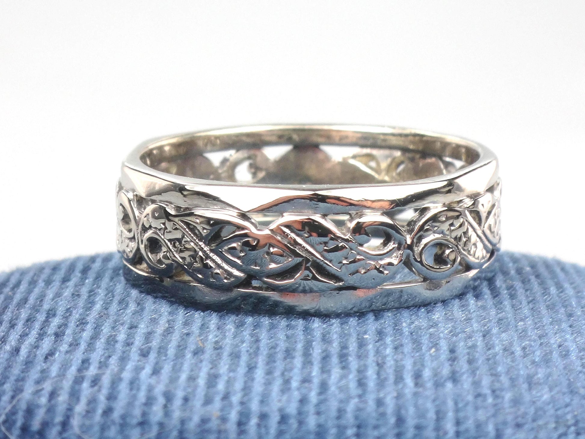 Vintage 14k White Gold Orange Blossom Wedding Band: 1940s, Floral Cutout Stacking Ring, Size 8.5