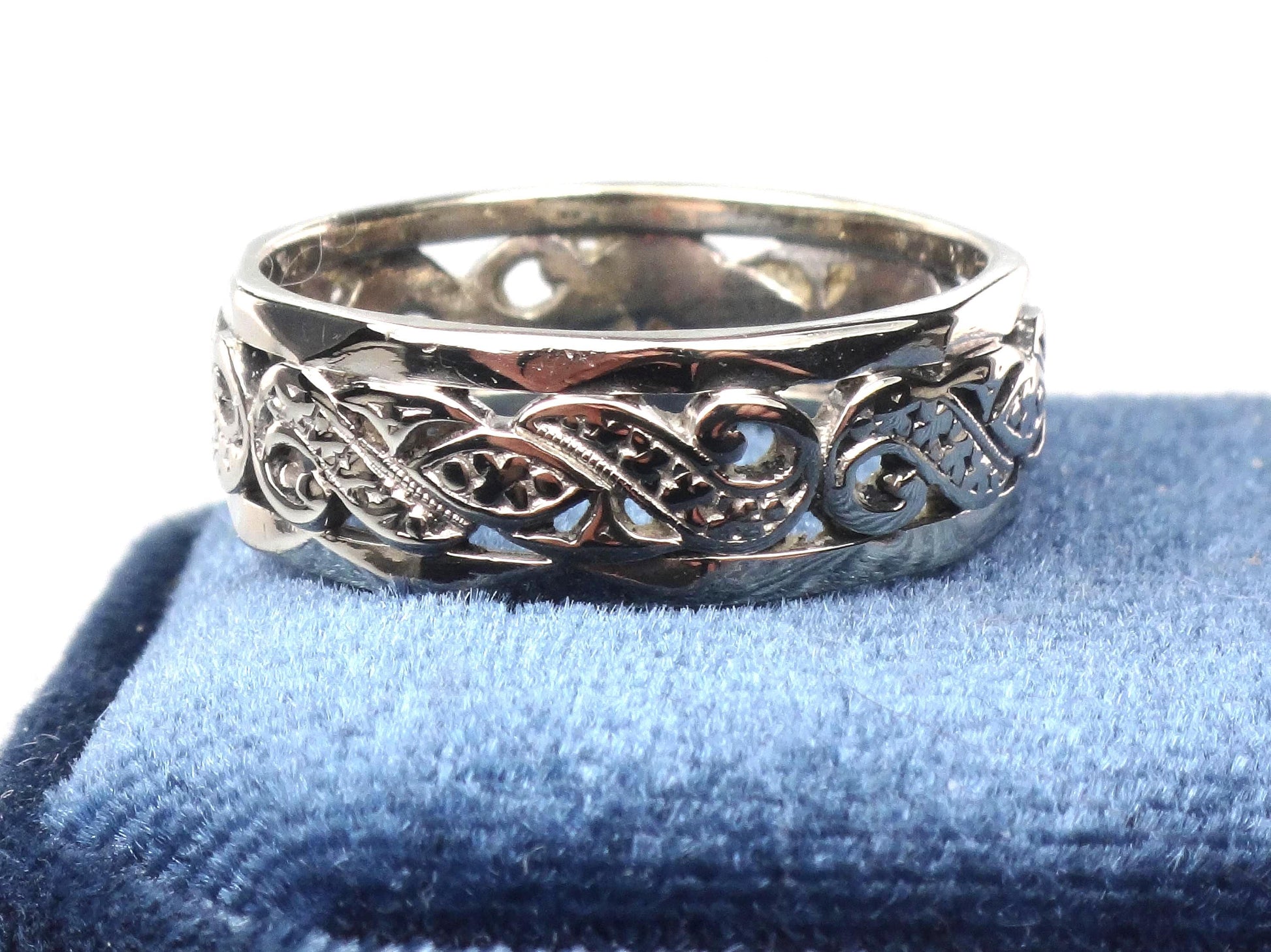 Vintage 14k White Gold Orange Blossom Wedding Band: 1940s, Floral Cutout Stacking Ring, Size 8.5