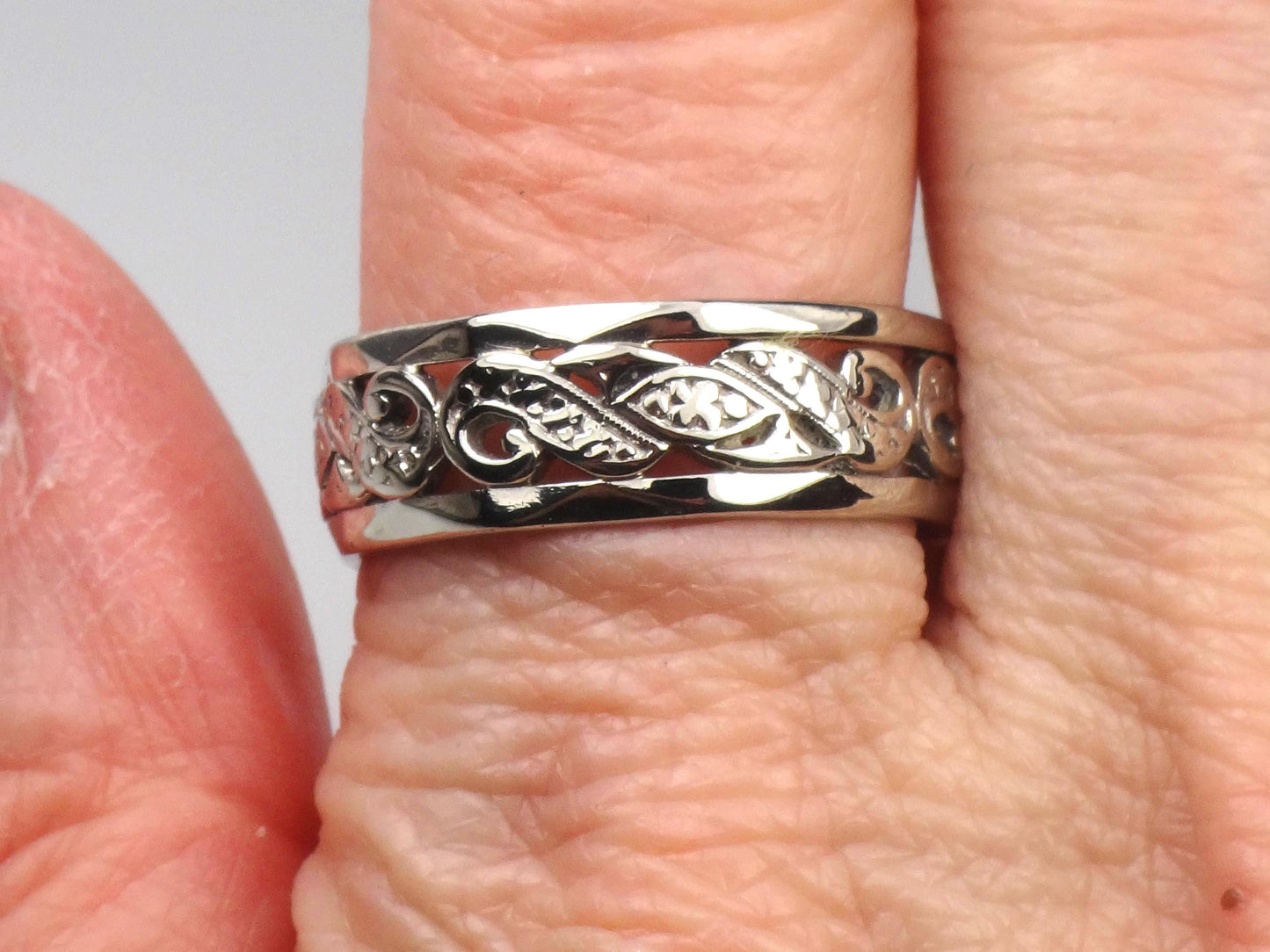 Vintage 14k White Gold Orange Blossom Wedding Band: 1940s, Floral Cutout Stacking Ring, Size 8.5