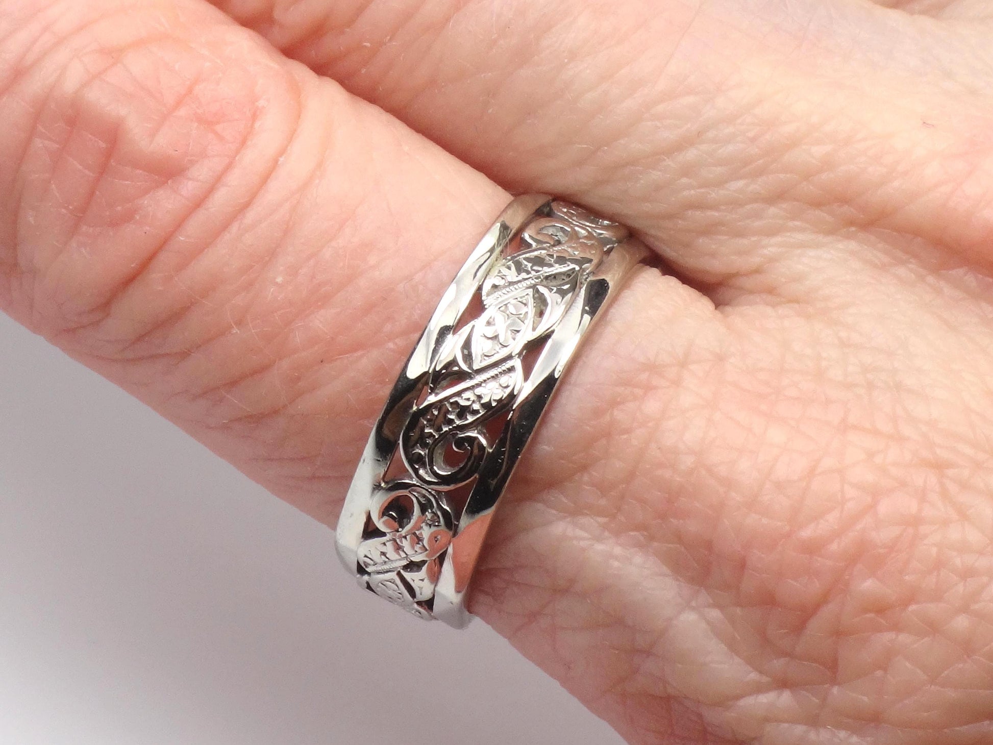 Vintage 14k White Gold Orange Blossom Wedding Band: 1940s, Floral Cutout Stacking Ring, Size 8.5