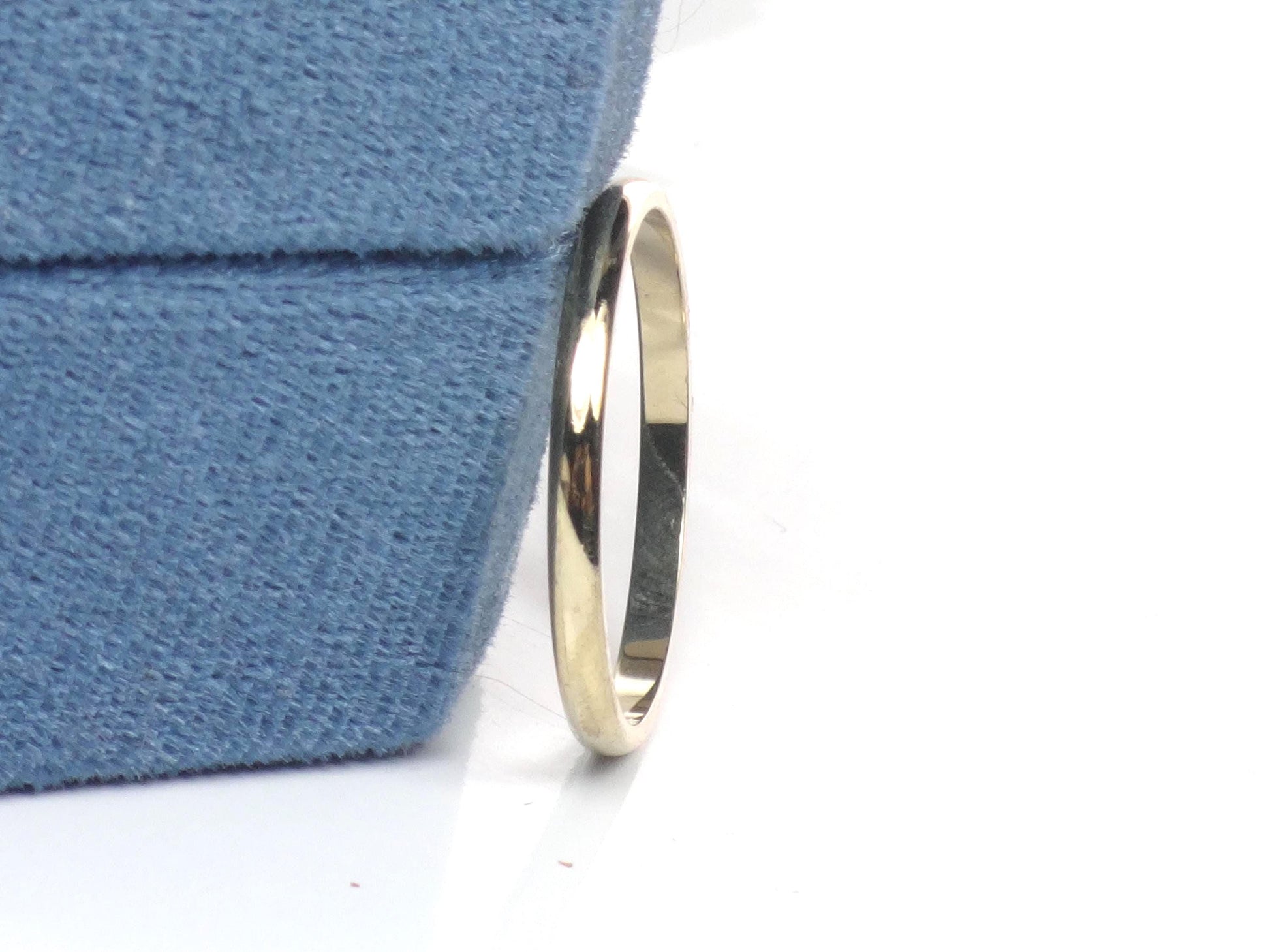 Vintage 14k Yellow Gold ArtCarved Wood Wedding Band, Thin 1.9 MM Stacking Ring, Size 9