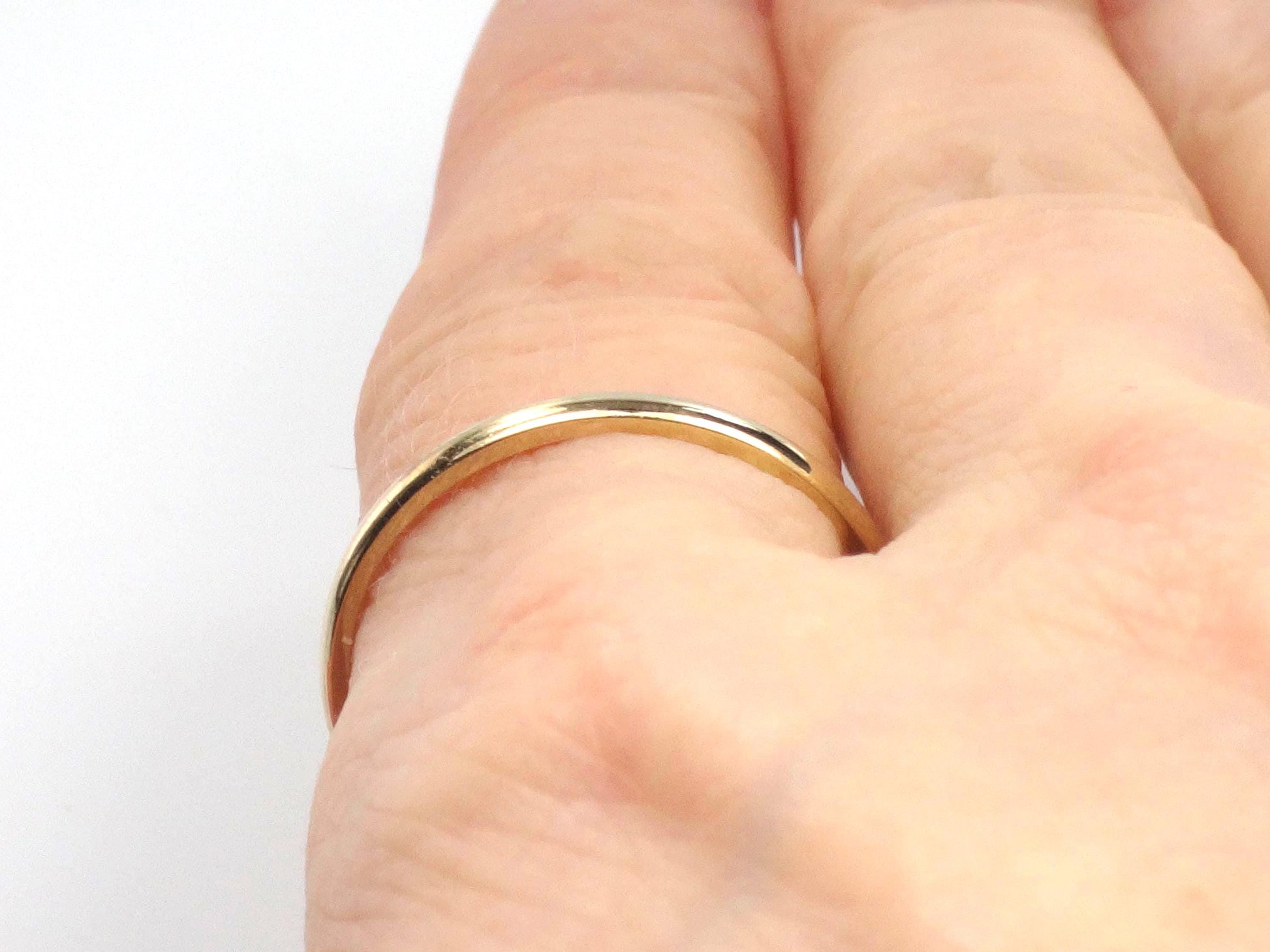 Vintage 14k Yellow Gold ArtCarved Wood Wedding Band, Thin 1.9 MM Stacking Ring, Size 9
