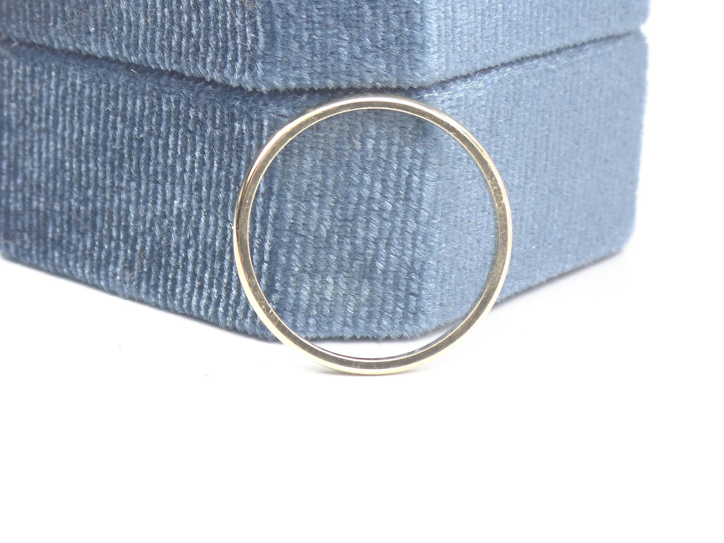 Vintage 14k Yellow Gold ArtCarved Wood Wedding Band, Thin 1.9 MM Stacking Ring, Size 9