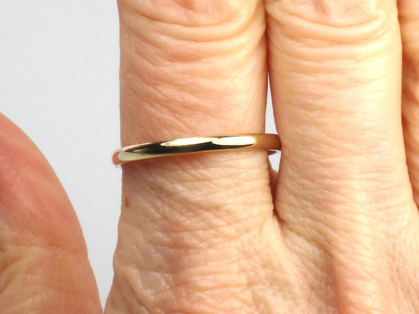 Vintage 14k Yellow Gold ArtCarved Wood Wedding Band, Thin 1.9 MM Stacking Ring, Size 9