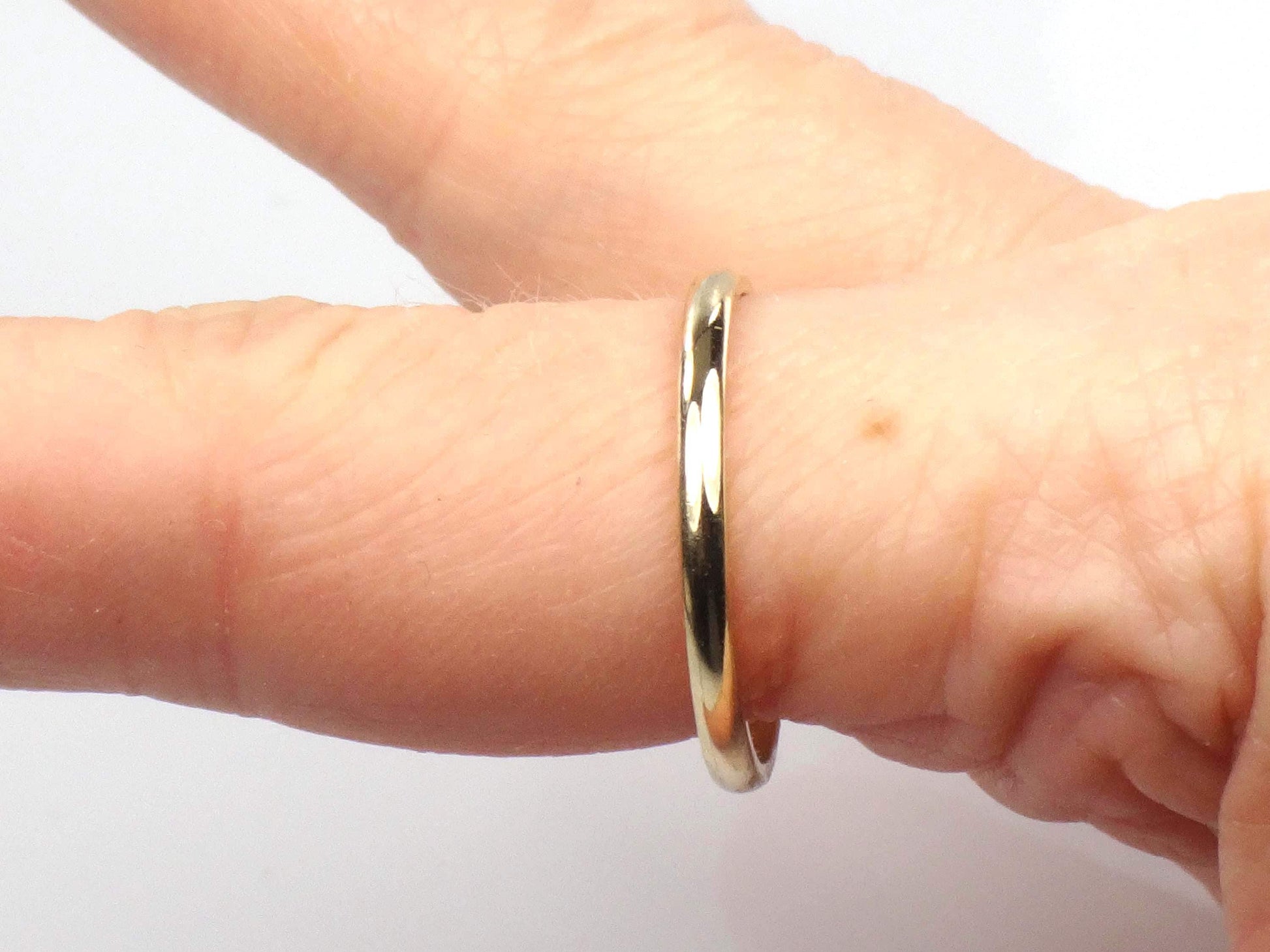 Vintage 14k Yellow Gold ArtCarved Wood Wedding Band, Thin 1.9 MM Stacking Ring, Size 9