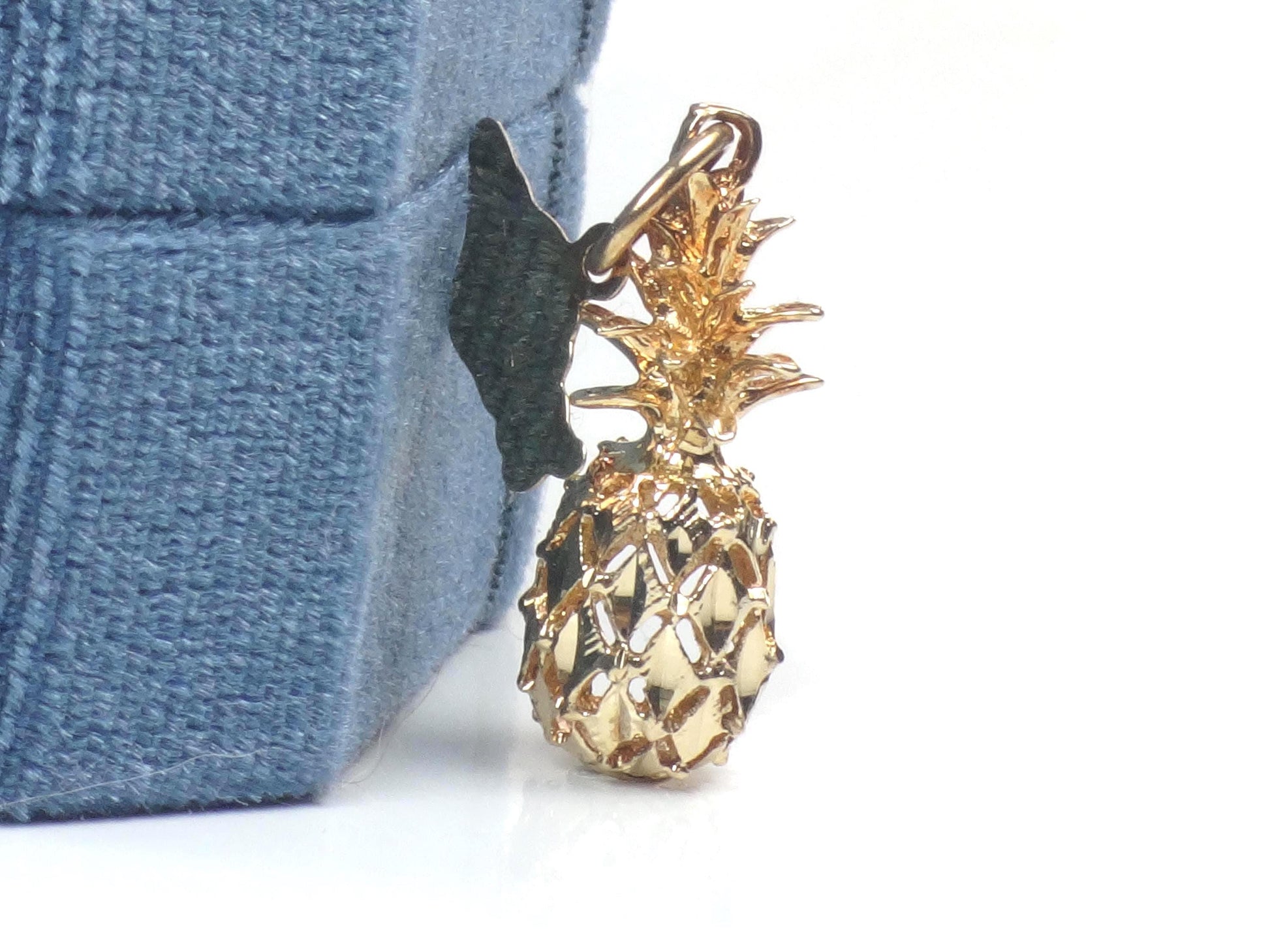 Vintage 14k Yellow Gold Pineapple Pendant: Crea Hawaii Souvenir Charm