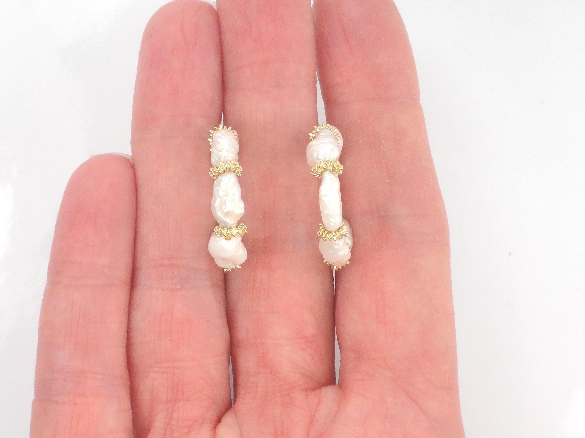 Vintage 14k Yellow Gold Freshwater Pearl Hoop Earrings