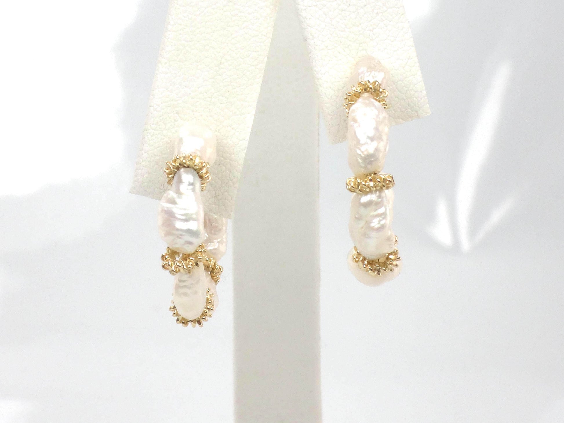 Vintage 14k Yellow Gold Freshwater Pearl Hoop Earrings