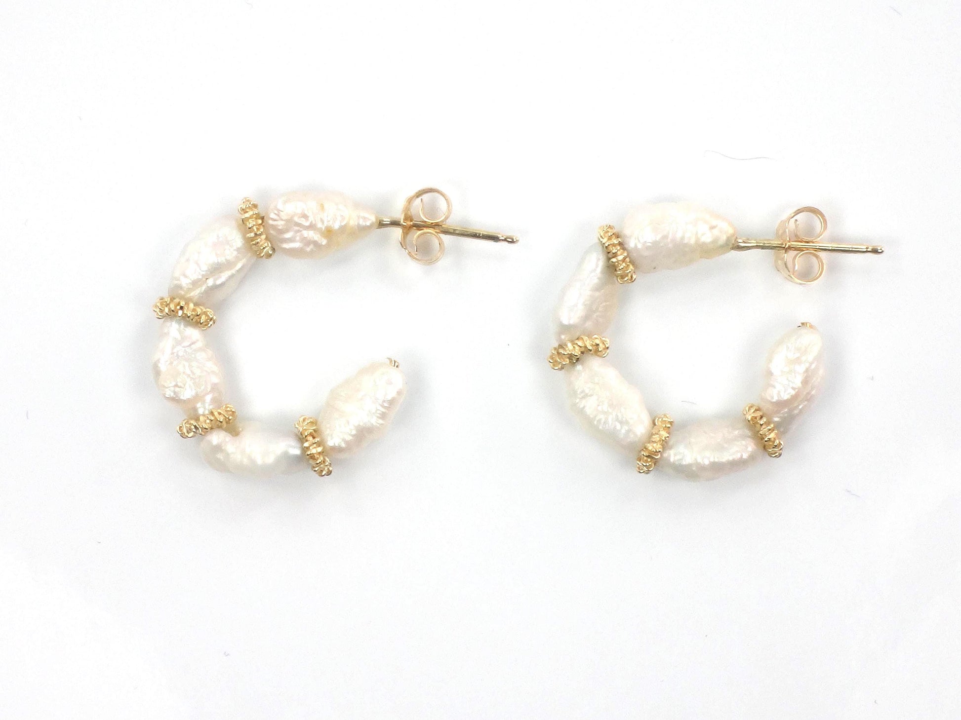 Vintage 14k Yellow Gold Freshwater Pearl Hoop Earrings