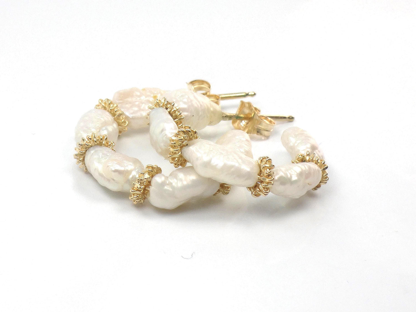 Vintage 14k Yellow Gold Freshwater Pearl Hoop Earrings