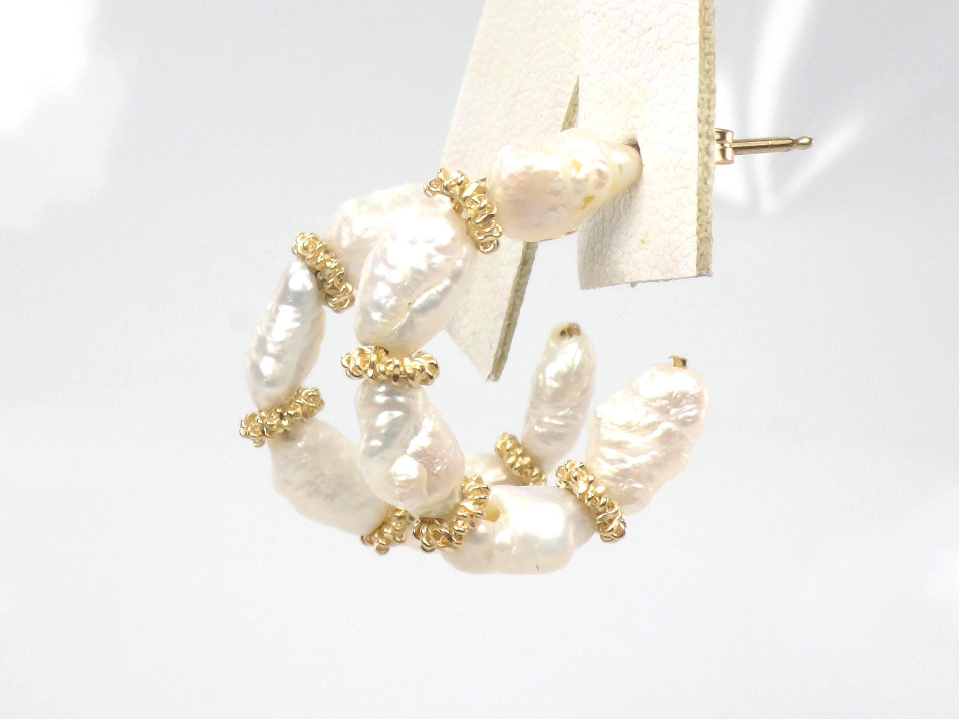 Vintage 14k Yellow Gold Freshwater Pearl Hoop Earrings