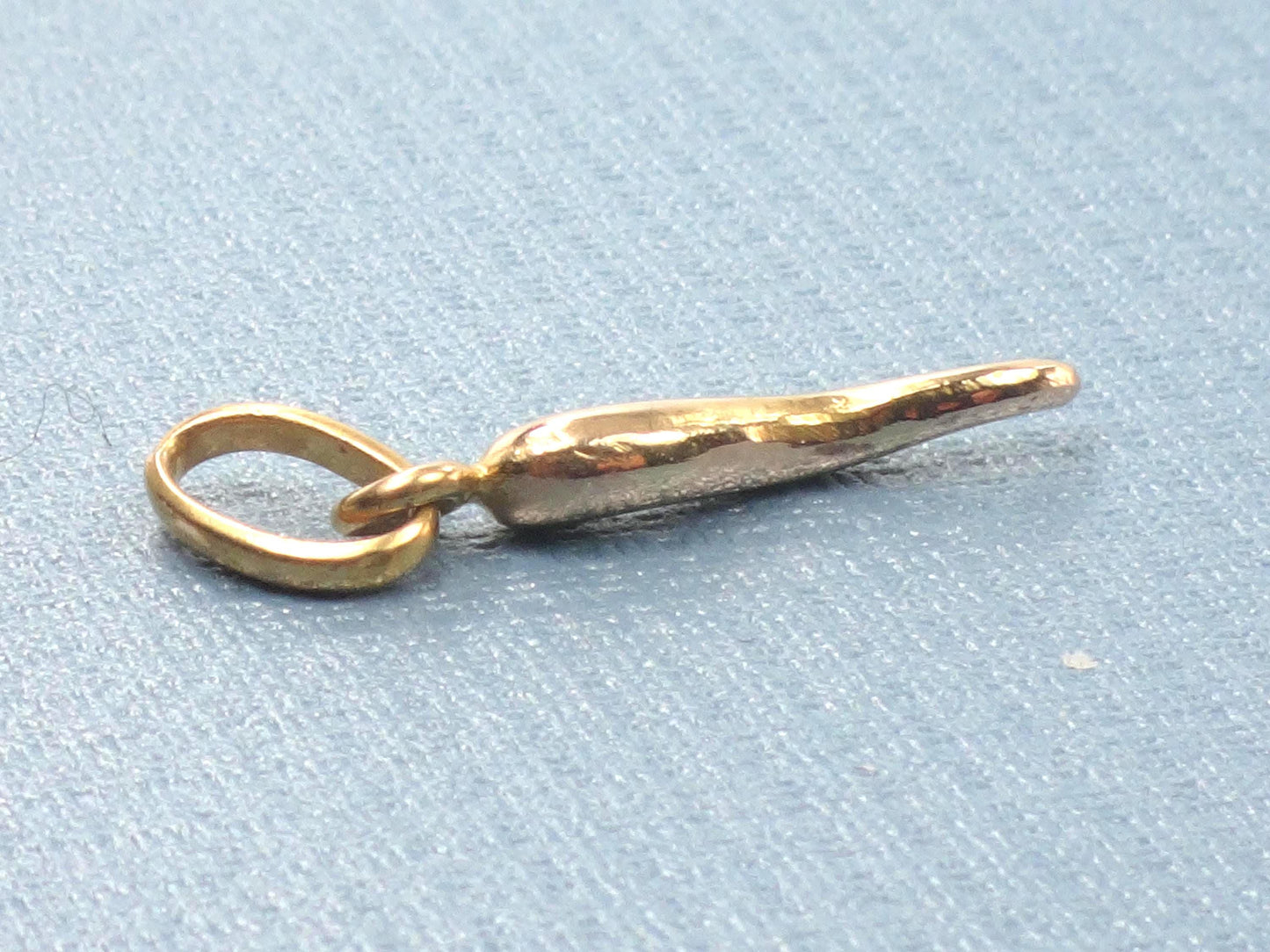 Vintage Small 18k Yellow Gold Italian Horn, Good Luck Charm Cornicello Pendant