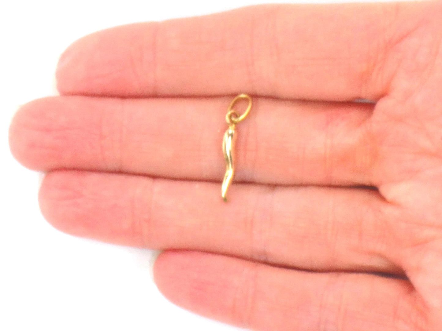 Vintage Small 18k Yellow Gold Italian Horn, Good Luck Charm Cornicello Pendant