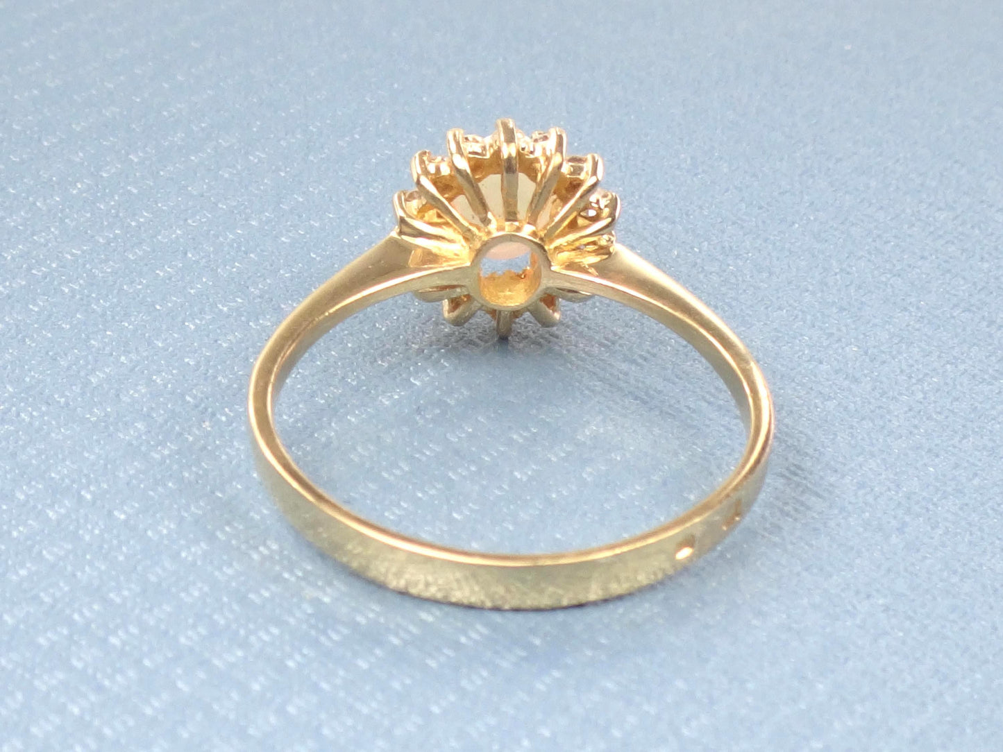 Vintage 19k Yellow Gold Opal Ring with Diamond Halo: Portuguese Hallmarks, Size 7.75