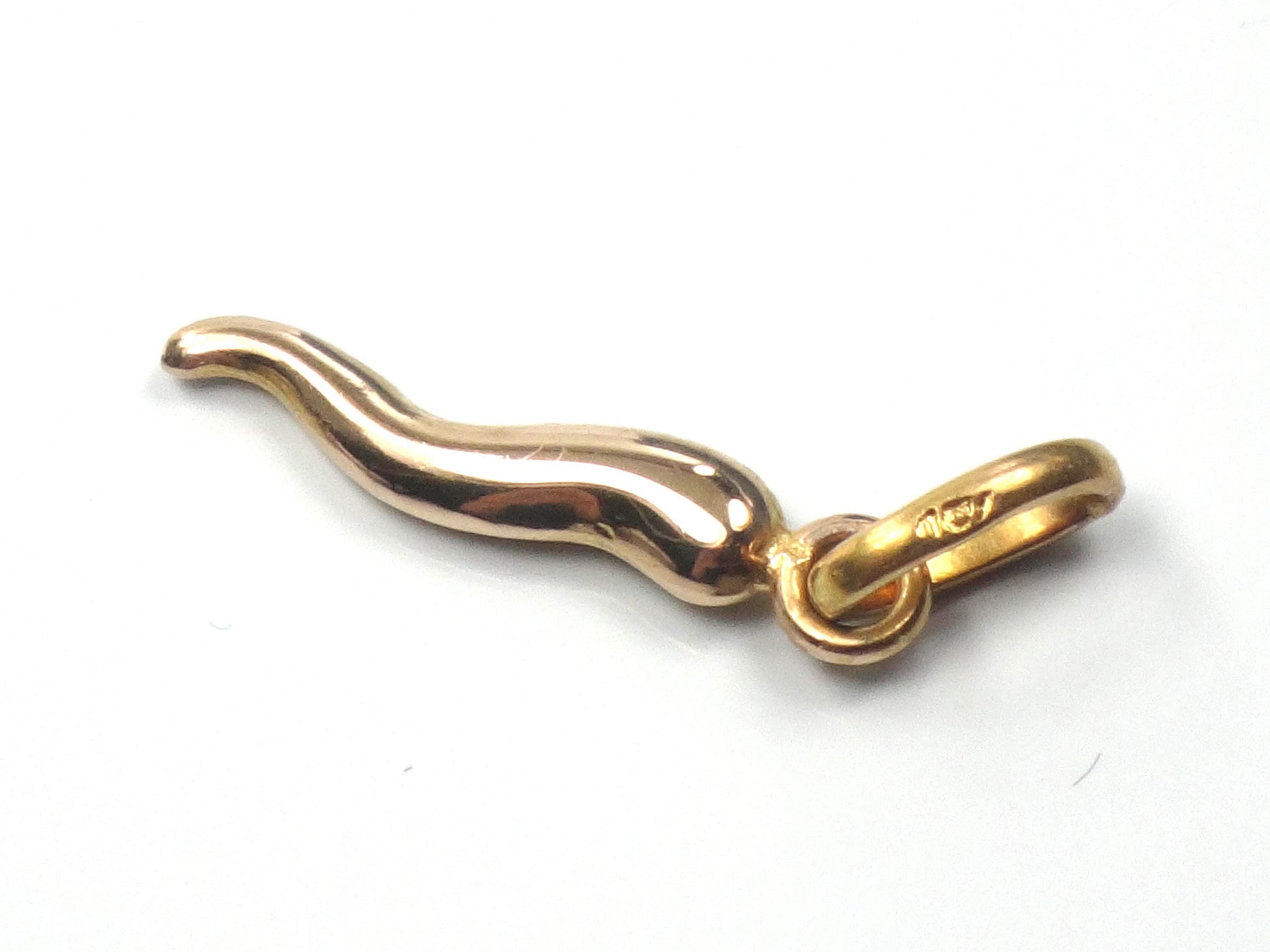 Vintage Small 18k Yellow Gold Italian Horn, Good Luck Charm Cornicello Pendant