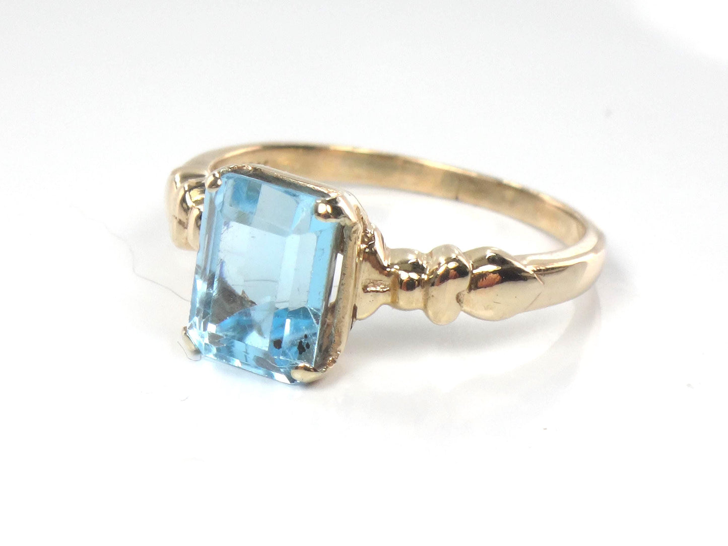 Vintage 14k Yellow Gold Rectangle Cut Sapphire Ring, Size 5.5