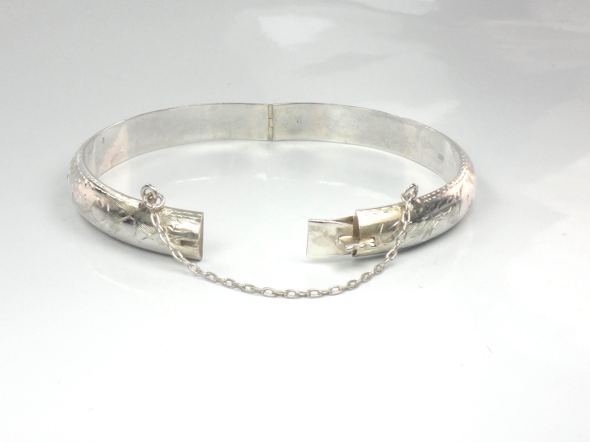 Vintage Sterling Silver Engraved Hinged Bangle Bracelet 6.75"