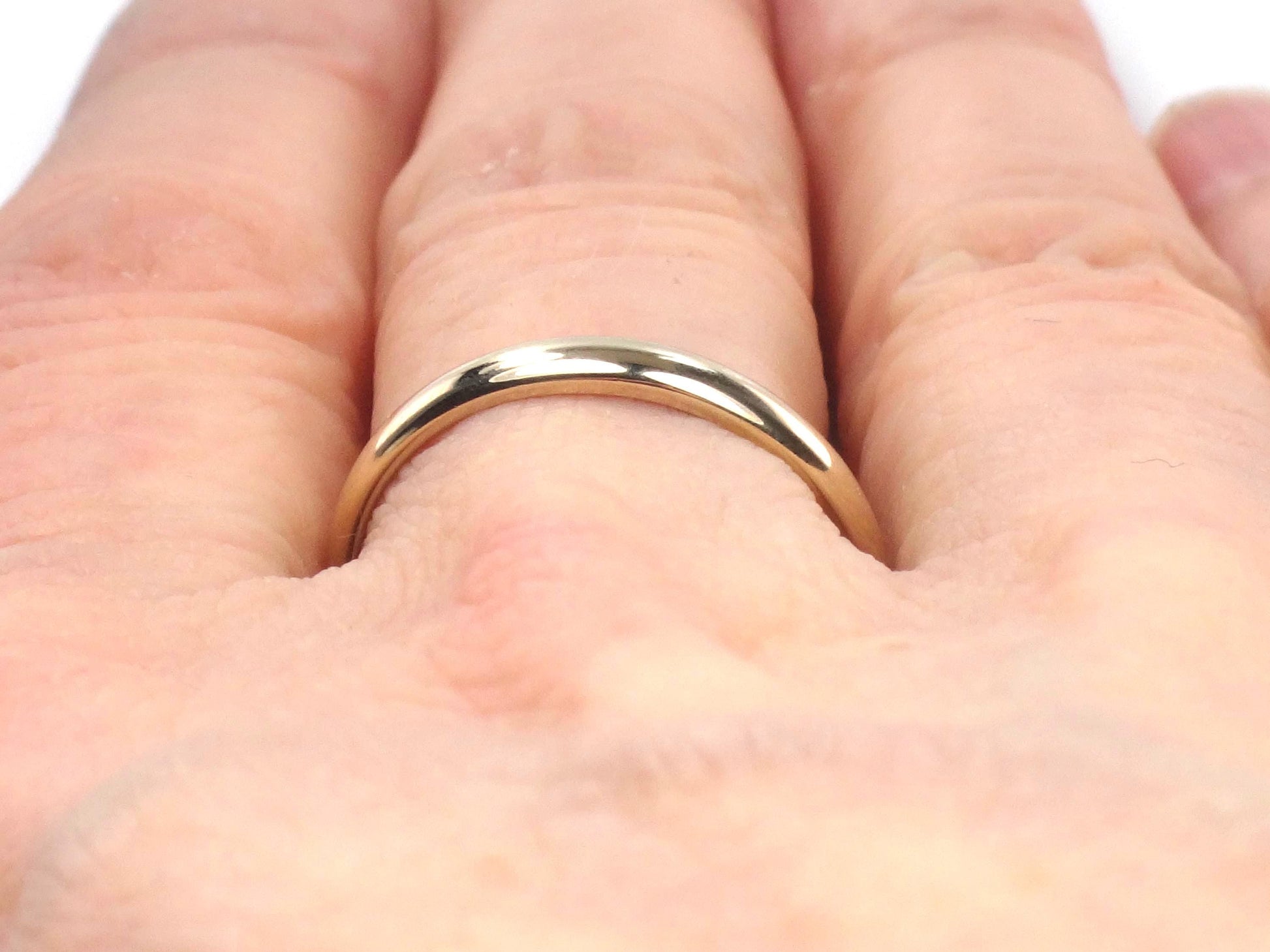 Vintage 14k Yellow Gold Wedding Band, Thin 2.7 MM Stacking Ring, Size 6.75