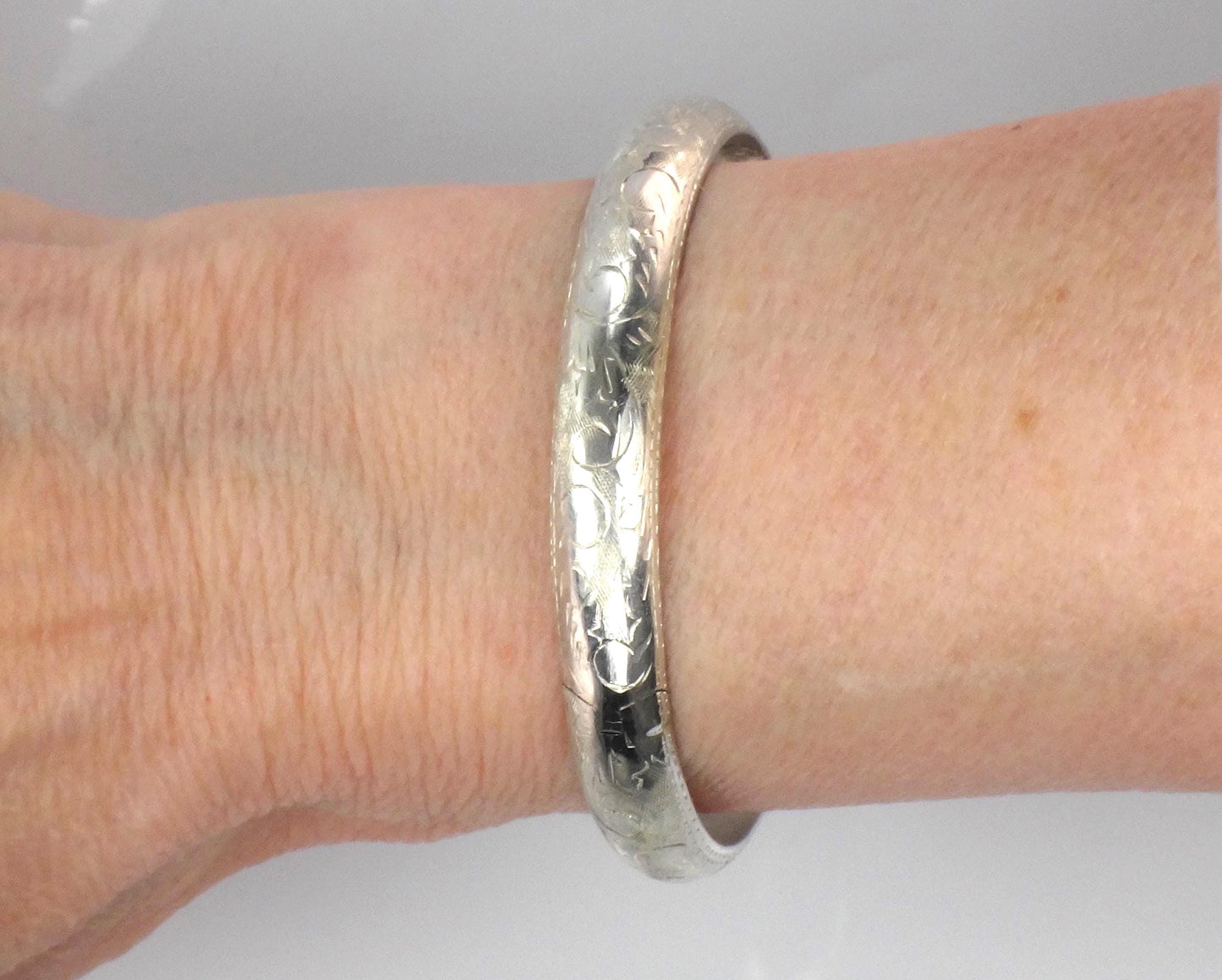 Vintage Sterling Silver Engraved Hinged Bangle Bracelet 6.75"