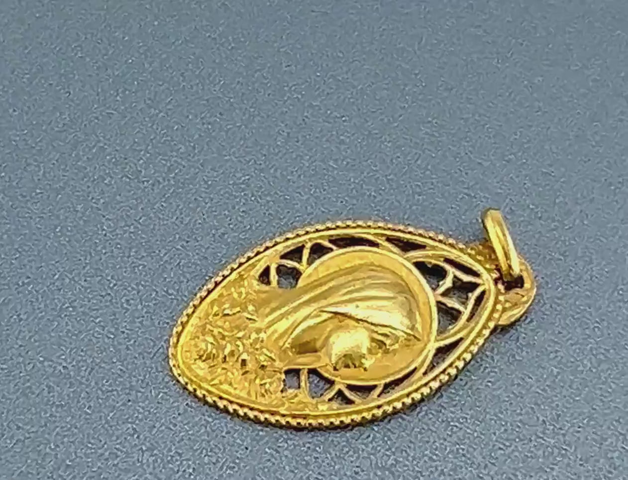 Vintage 18k Yellow Gold Virgin Mary Medal: Religious Charm, Circa 1930s