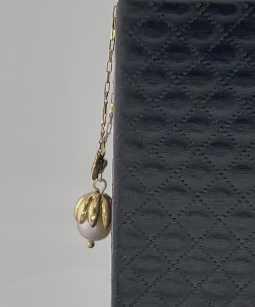 Vintage 14k Yellow Gold Saltwater Cultured Pearl and Bow Necklace Bridal Necklace 18.5"