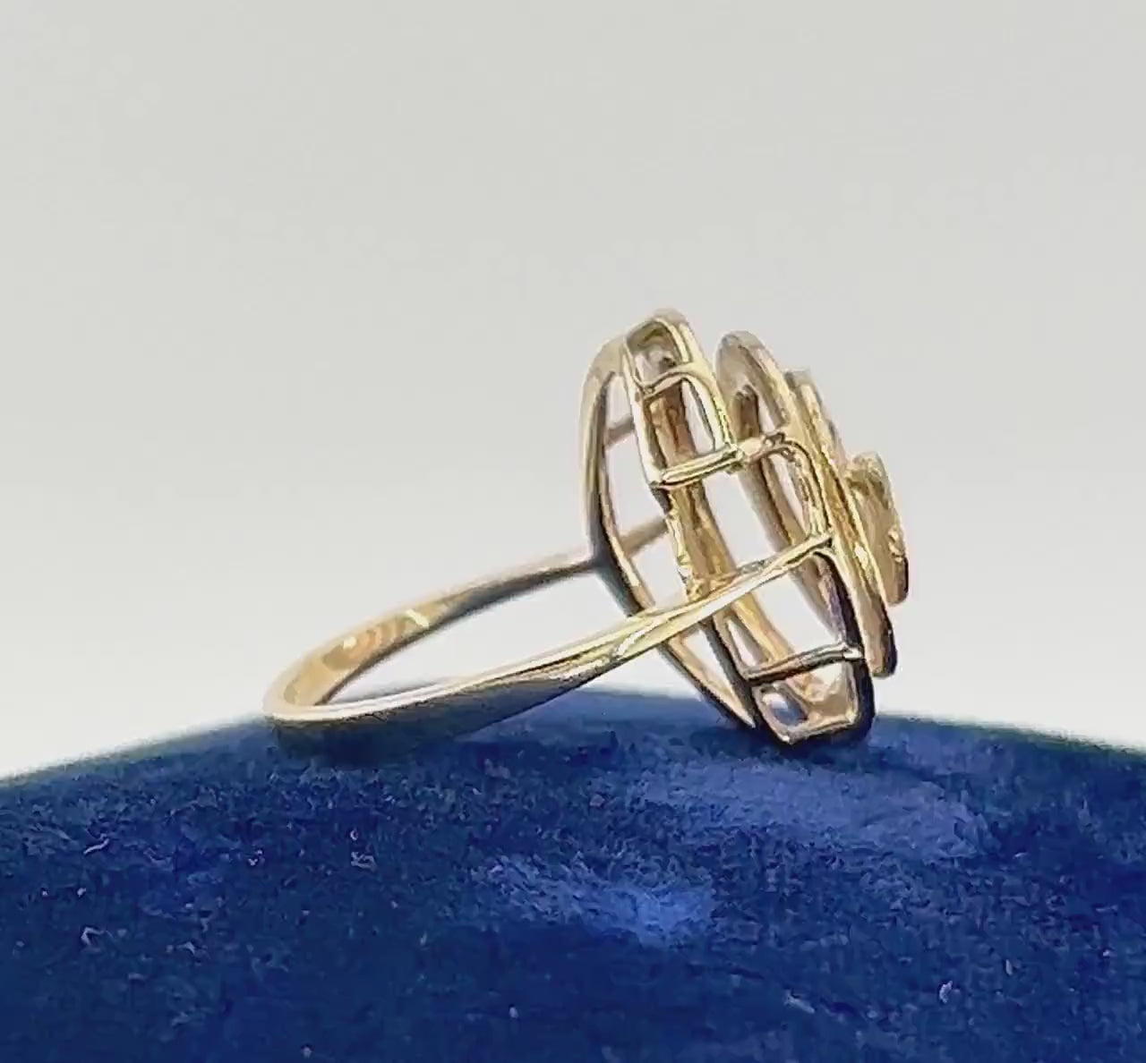 Vintage 14k Solid Yellow Gold Swirl Ring with Modern Style Size 6.75