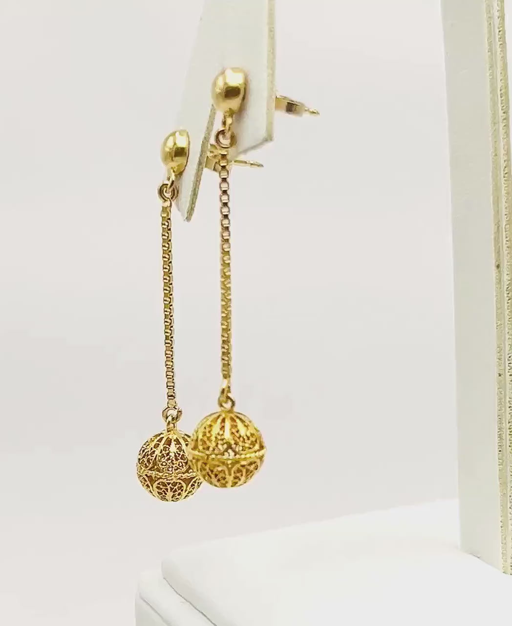 Vintage 18k Yellow Gold Filigree Ball Dangle Earrings 1.25"